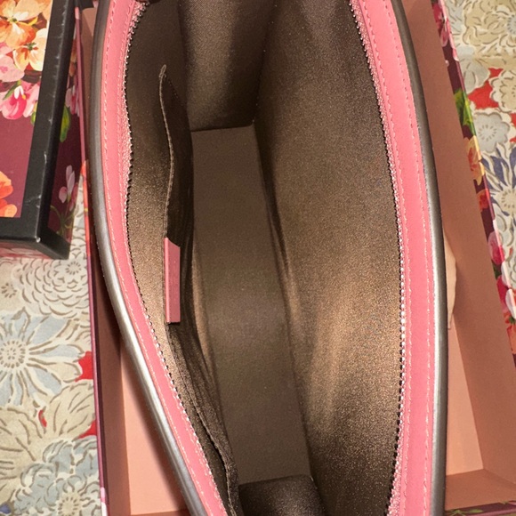 Authent Gucci Bloom Toiletry 26 EUC - Picture 4 of 10